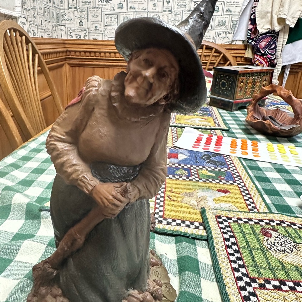 Tom Clark Gnome Cairn Studio Hazel the Witch Retired SIGNED Halloween
